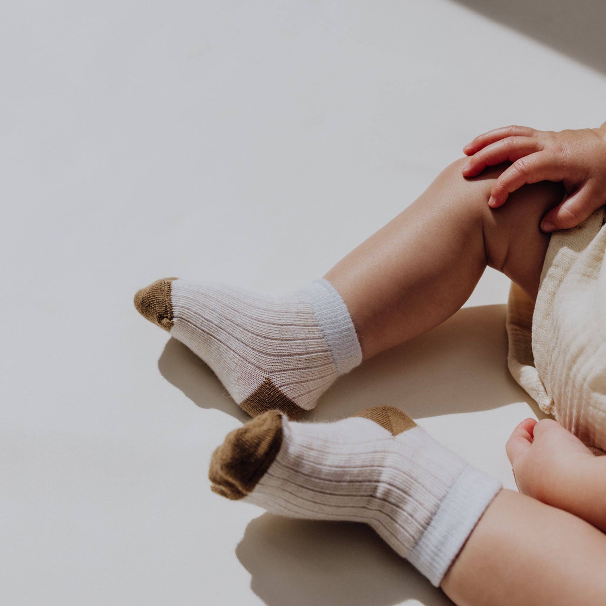 "Retro Crew Sokken Kleurblok - Biologisch Katoen Sokken met Contrasterende Kleuren 0-3 maanden Finch & Fable