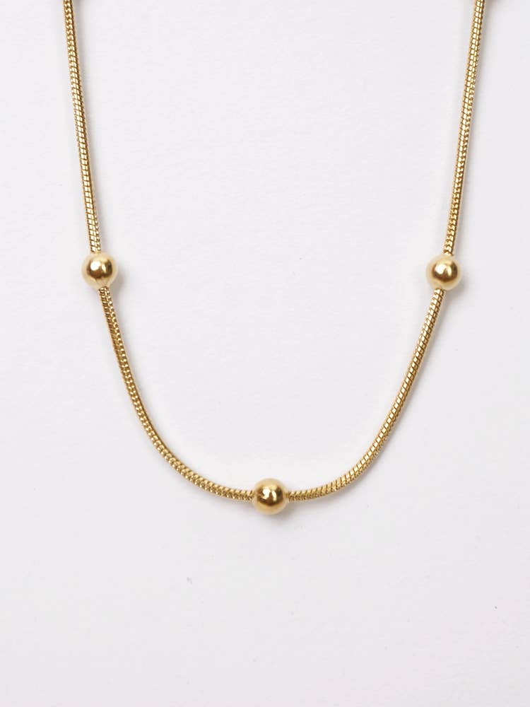Halsketting Auré – Goudkleurige Ketting met Gouden Bolletjes By Maysa