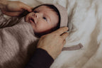 Zachte Wol-Bamboe Fleece Babymuts - Warme Muts met Striksluiting Finch & Fable