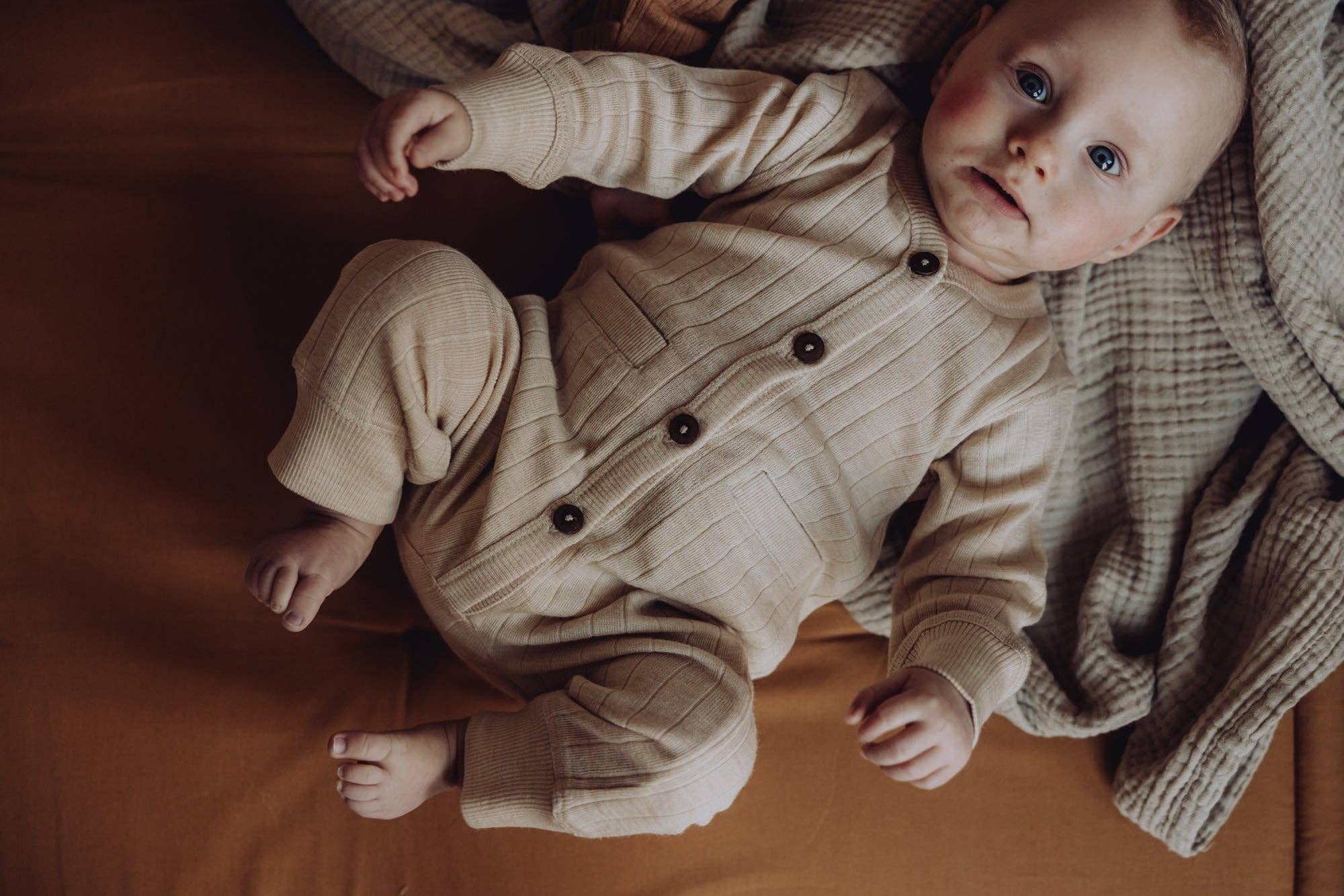 Luxe Baby Playsuit van Wolmix - Oat Finch & Fable