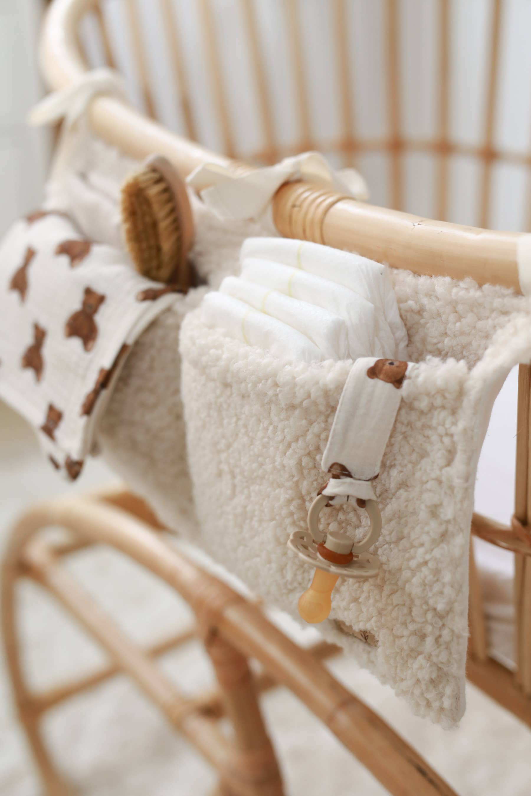 Bedorganizer voor babybedje of commode – Handige opberger voor babyspullen BABYLY