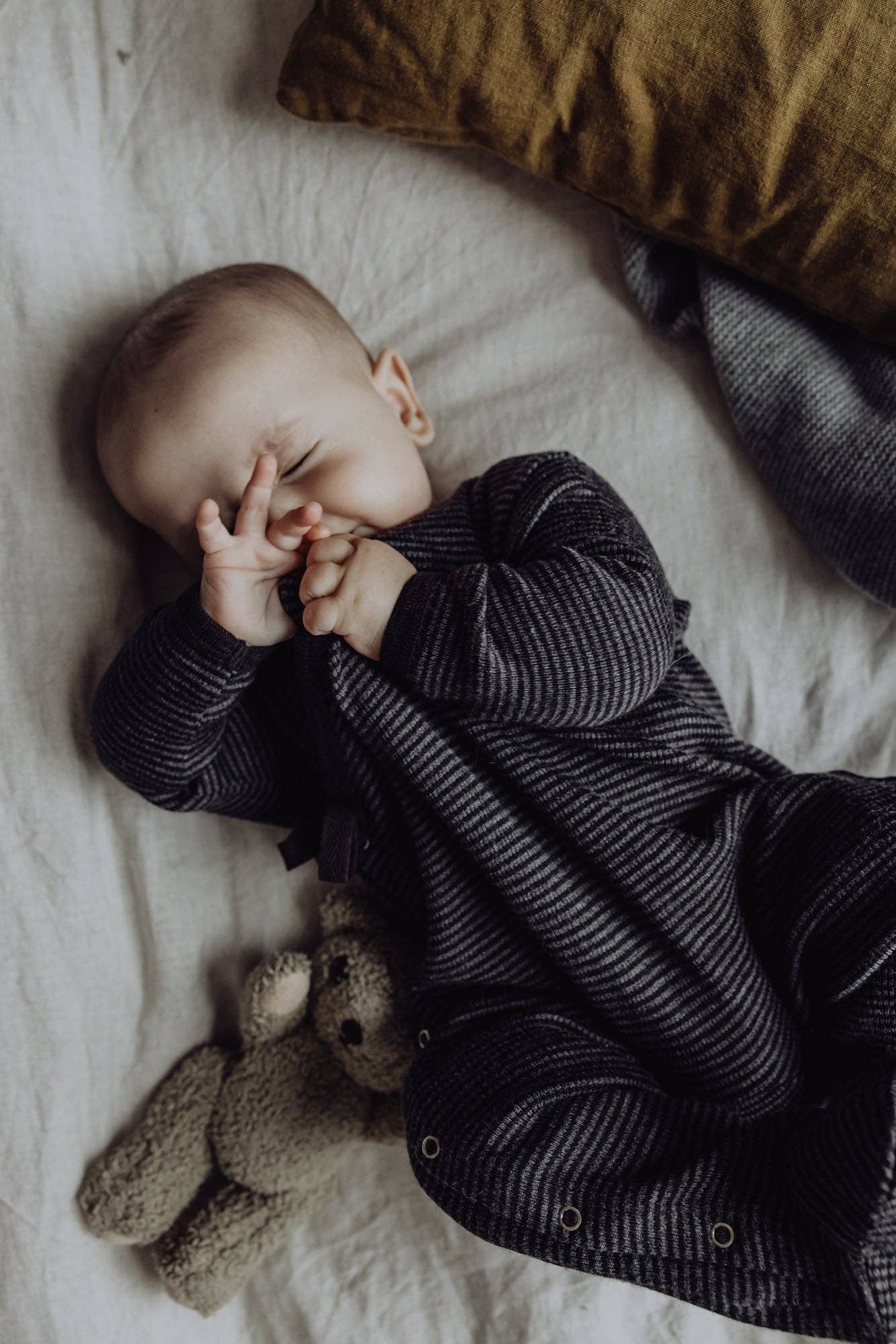 "Baby Voetenzak Wol-Bamboe Ribbreisel - Tijdloos Streeppatroon 0-3 Maanden" Finch & Fable