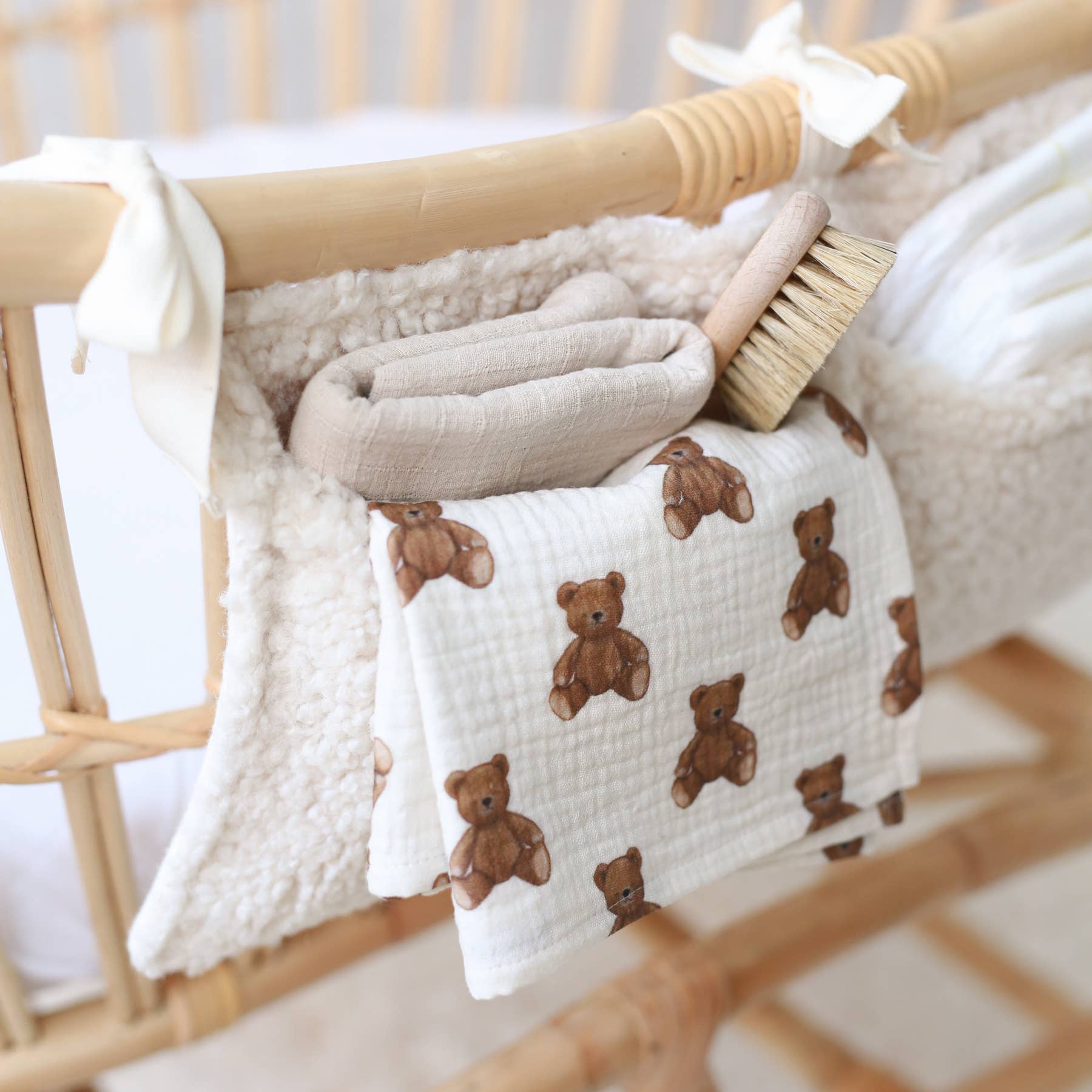 Bedorganizer voor babybedje of commode – Handige opberger voor babyspullen BABYLY