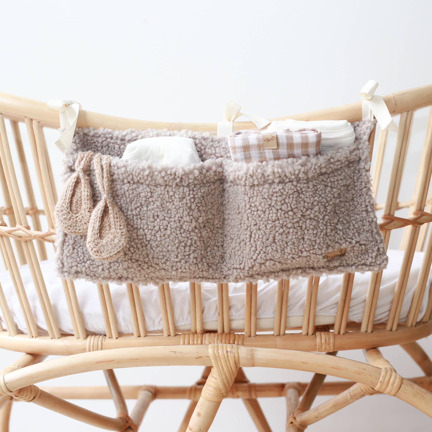 Bedorganizer voor babybedje of commode – Handige opberger voor babyspullen BABYLY