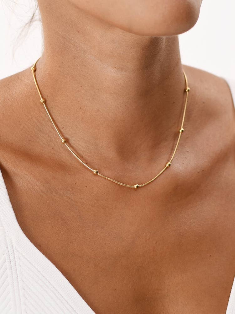 Halsketting Auré – Goudkleurige Ketting met Gouden Bolletjes By Maysa