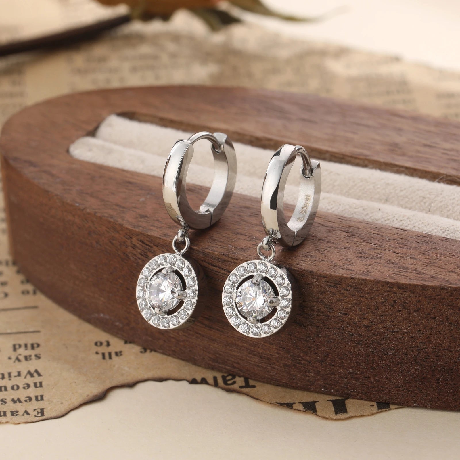 Halia Oorbellen met Strass – Goud & Zilver By Maysa