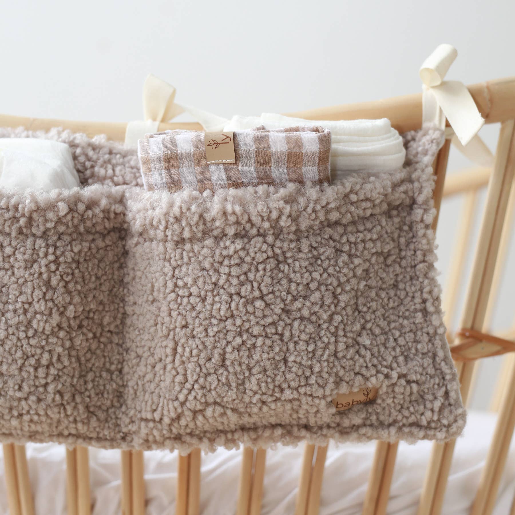 Bedorganizer voor babybedje of commode – Handige opberger voor babyspullen BABYLY