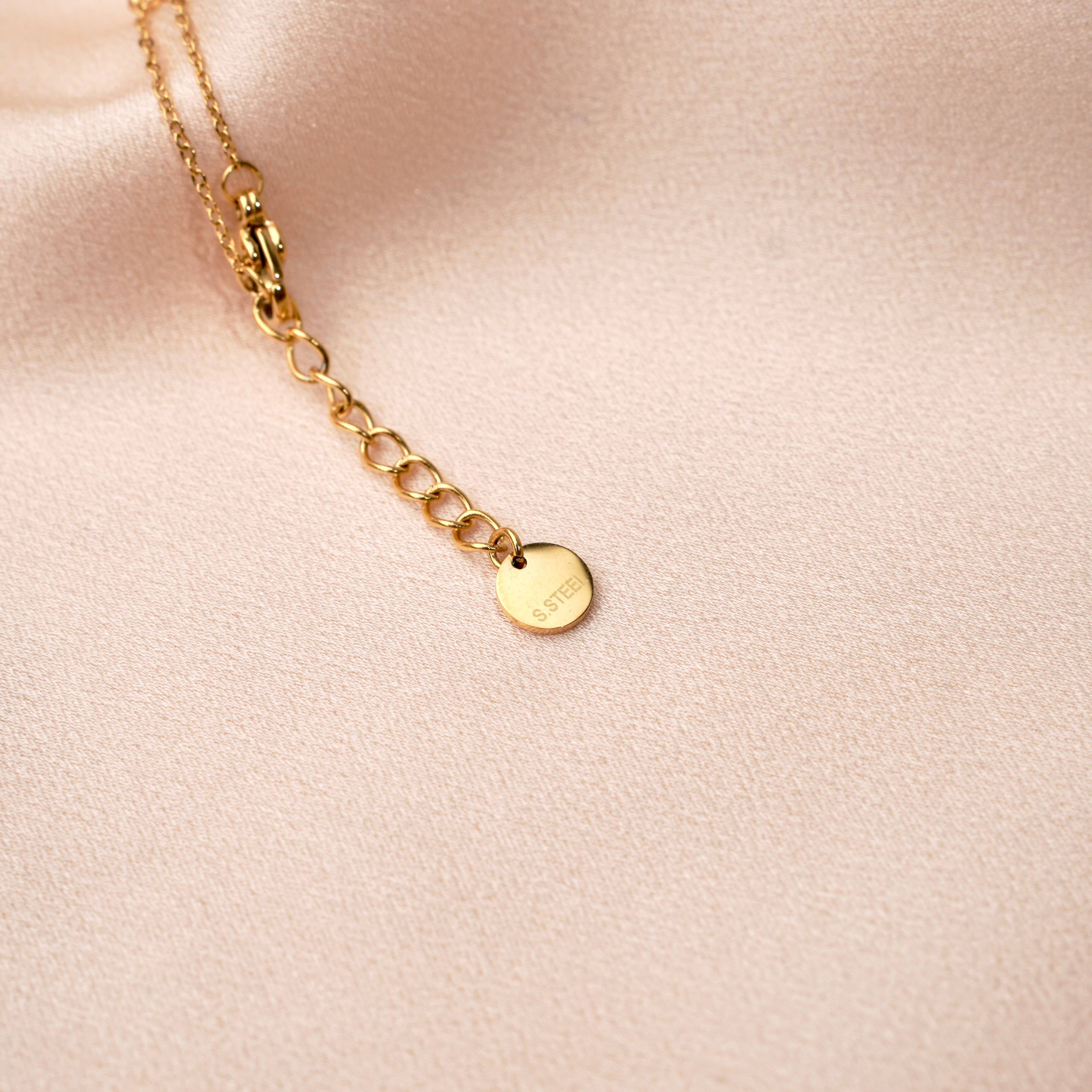 Armband Maëlys – Fijne Armband met Bloemvormige Kraaltjes By Maysa