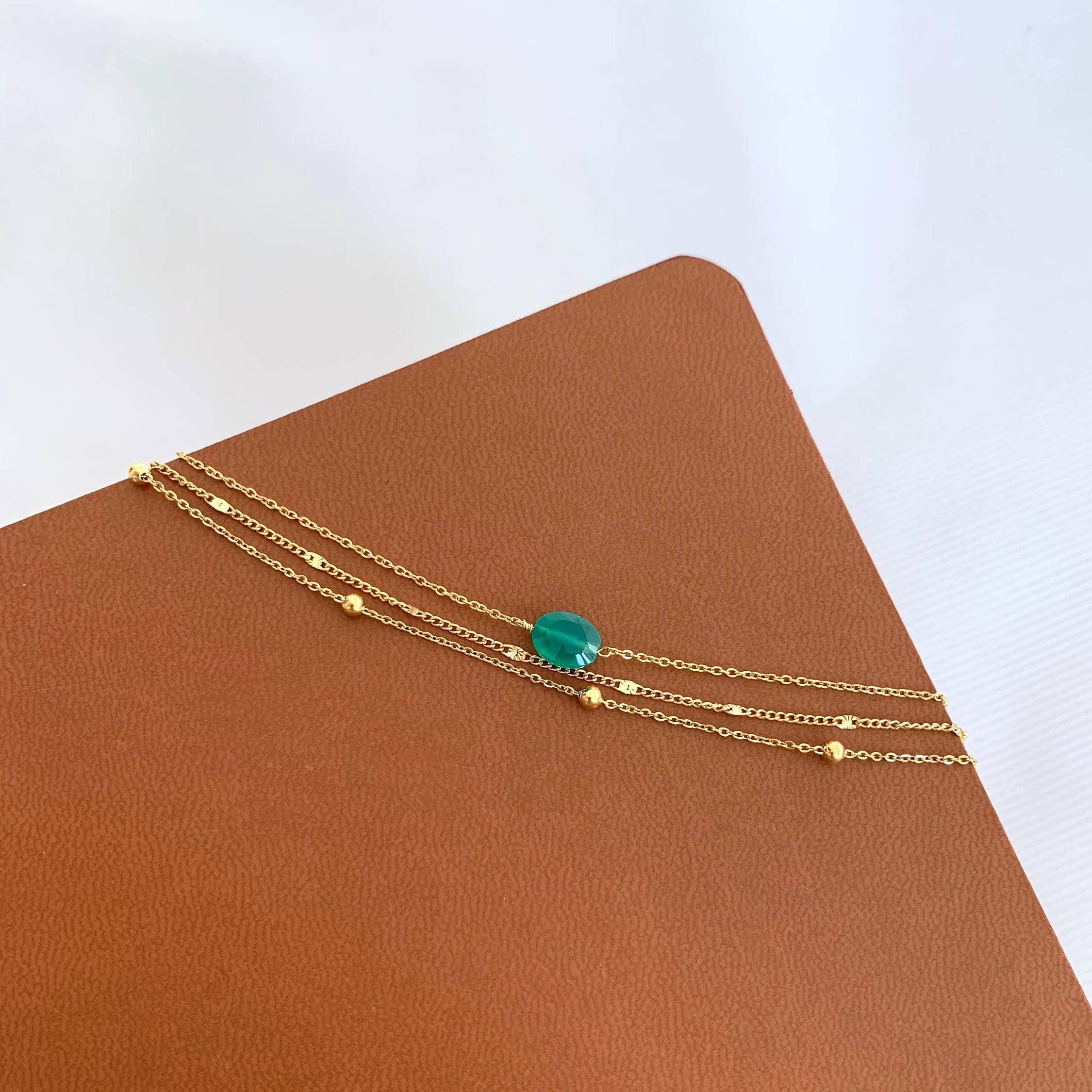 Armband Celestine – Drievoudige Damesarmband met Natuurlijke Groene Agaatsteen By Maysa